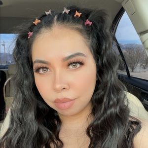 Meet your Posher, Yesenia